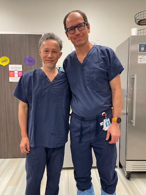 股関節手術の前方アプローチで高名なINOV8整形外科病院のDr. S Kreuzerと板橋中央総合病院の久留隆史医師